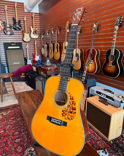 BlueRidge Pre-War Series Drednaught at Redwoods Vintage Guitars St Pete Florida