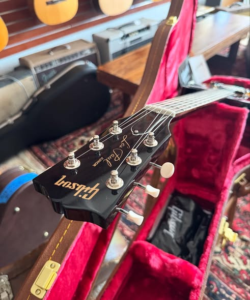 USA Gibson Les Paul Jr at Redwoods Vintage Guitars St Pete Florida Headstock USA Gibson Les Paul Jr at Redwoods Vintage Guitars St Pete Florida Headstock