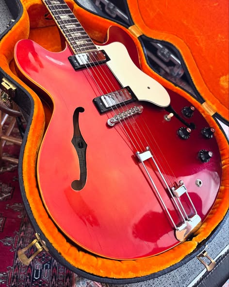 1967 Epiphone Riviera in Sparkling Burgundy