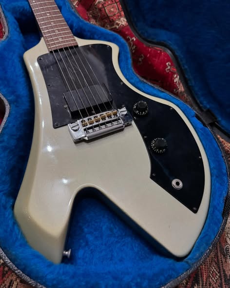 1980s Gibson Corvus Silver Finish at Redwoods Vintage Guitars St Pete Florida Body