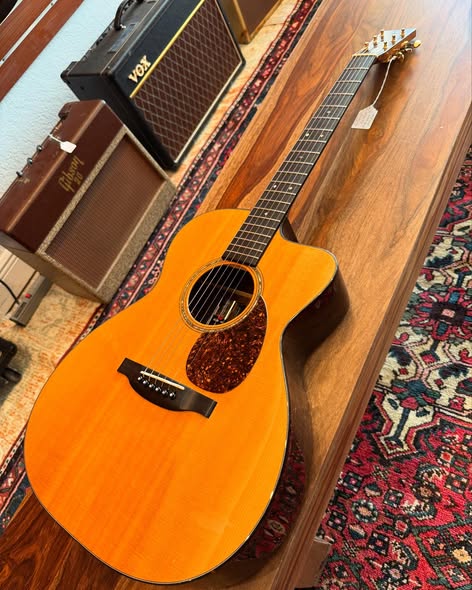 1999 Bourgeois Handmade Luthier’s Choice Model at Redwoods Vintage Guitars St Pete Florida 1999 Bourgeois Handmade Luthier’s Choice Model at Redwoods Vintage Guitars St Pete Florida