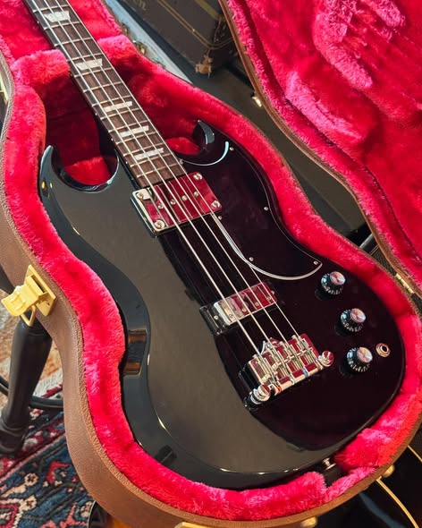 2023 Gibson SG bass