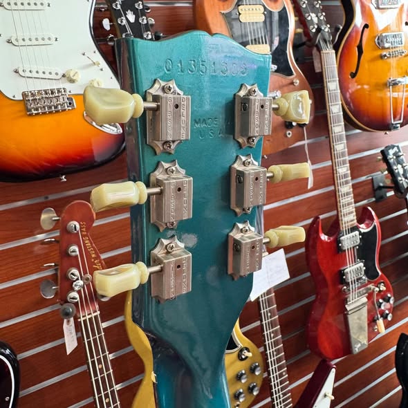 Early 2000’s Gibson Les Paul Studio in Flip-flop Teal at Redwoods Vintage Guiatrs St Pete Florida Headstock