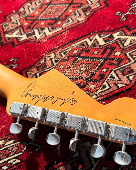 Factory Relic 1960 Reissue Fender Mike McCready Signature Model at Redwoods Vintage Guitars St Pete Florida Headstock