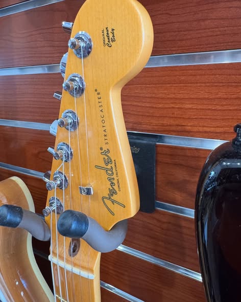 Fender American Pro II Stratocaster at Redwoods Vintage Guitars St Pete Florida headstock