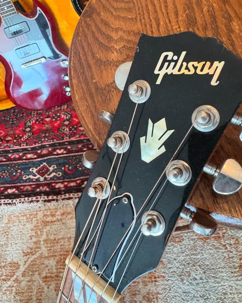 Gibson Hummingbird Faded Cherry Sunburst at Redwoods Vintage Guitars St Pete Florida Headstock Gibson Hummingbird Faded Cherry Sunburst at Redwoods Vintage Guitars St Pete Florida Headstock