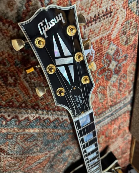 Gibson Les Paul Custom Shop at Redwoods Vintage Guitars Headstock