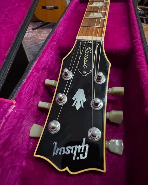 Gibson Les Paul Fireburst Redwoods Vintage Guitars St Pete Florida Headstock Gibson Les Paul Fireburst Redwoods Vintage Guitars St Pete Florida Headstock