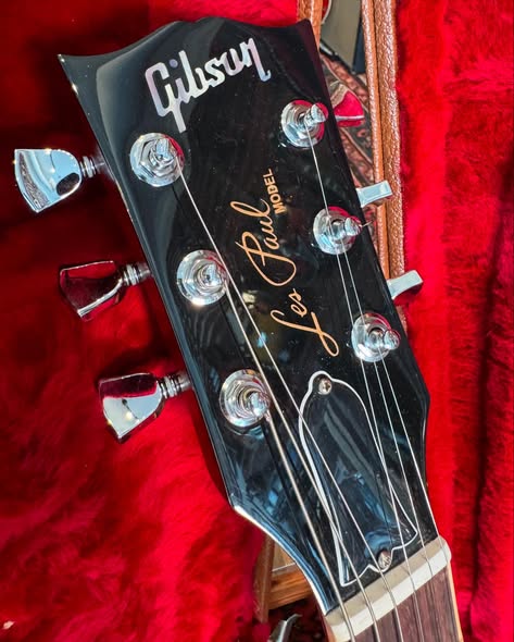 Gibson Les Paul Signed Cherry Sunburst Flametop at Redwoods Vintage Guitars St Pete Florida Headstock Gibson Les Paul Signed Cherry Sunburst Flametop at Redwoods Vintage Guitars St Pete Florida Headstock