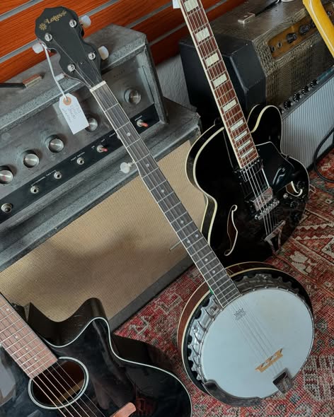 Lotus Banjo at Redwoods Vintage Guitars
