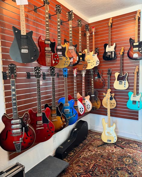 New Shop Layout at Redwoods Vintage Guitars 1