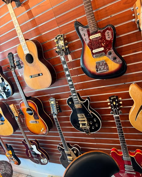 New Shop Layout at Redwoods Vintage Guitars! 3