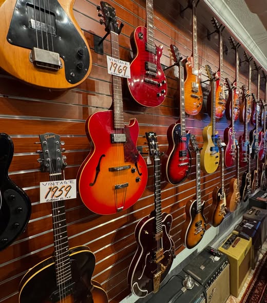 1969 ES125 C at Redwoods Vintage Guitars St Pete Florida