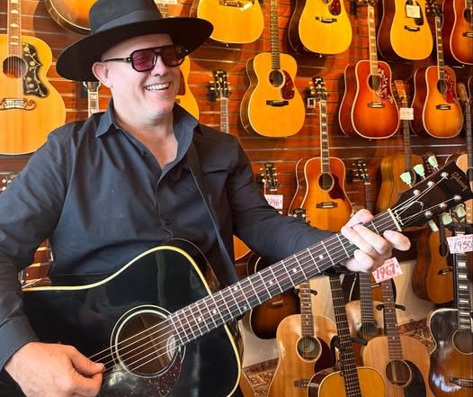 1990 Gibson 1990 J35 Ebony Lacquer ft Forrest Hoffar