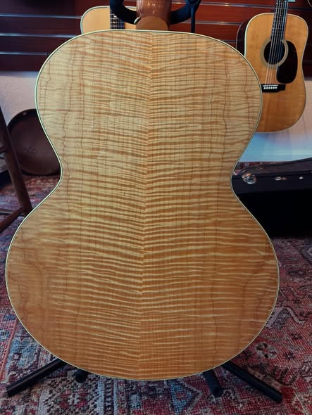 Gibson J185 at Redwoods Vintage Guitars