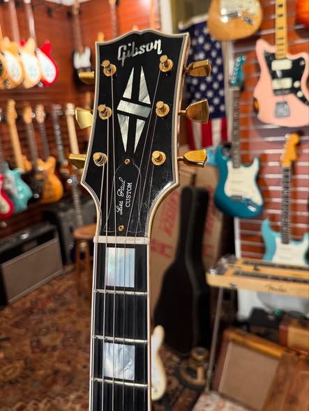 Reissue 1968 Gibson Custom Shop Black Beauty at Redwoods vintage Guitars St Pete Florida