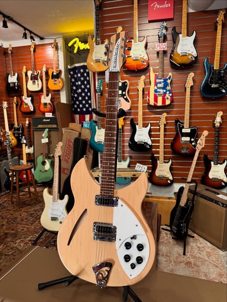 Rickenbacker 330 MapleGlo (2) at Redwoods Vintage Guitars St Pete Florida