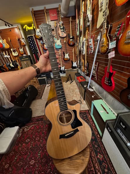 V class Taylor 312ce at Redwoods Vintage Guitars St Pete Florida Body V class Taylor 312ce at Redwoods Vintage Guitars St Pete Florida